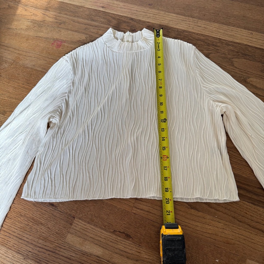 Cider Cream Wavy Textured Plisse Mock Neck Bell Sleeve Top XL - Picture 5 of 8